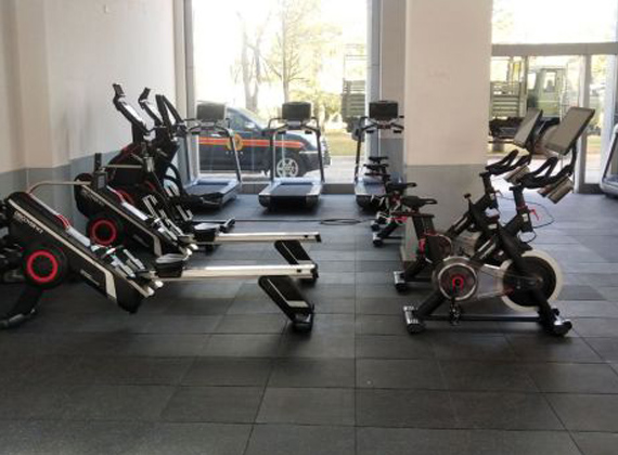 云南省昆明市呈贡区某部队健身房