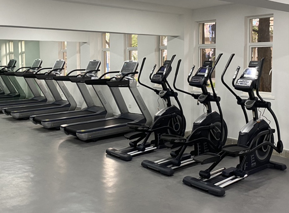 云南省昆明市某学校健身房